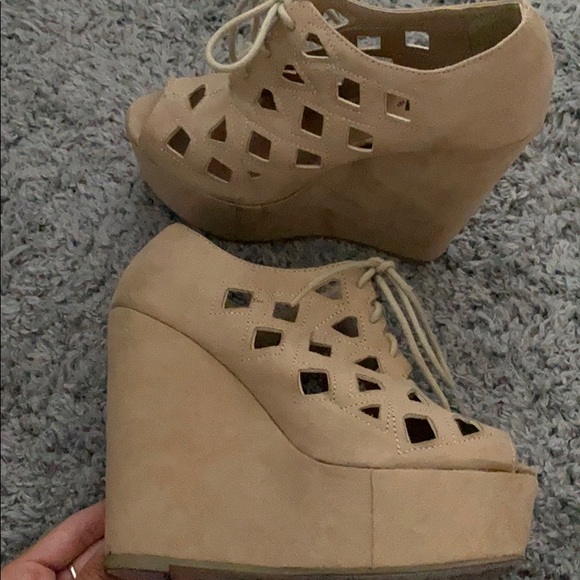 Tan suede wedges - Picture 2 of 2